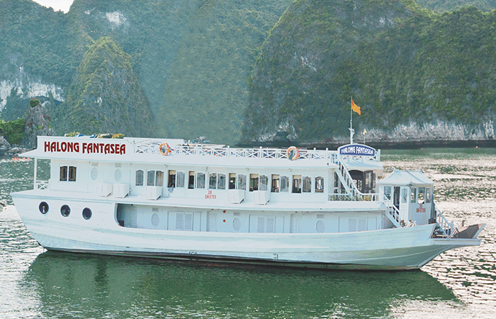 Tour du thuyền Hạ Long 2 ngày 1 đêm Fantasea Cruise 3 sao